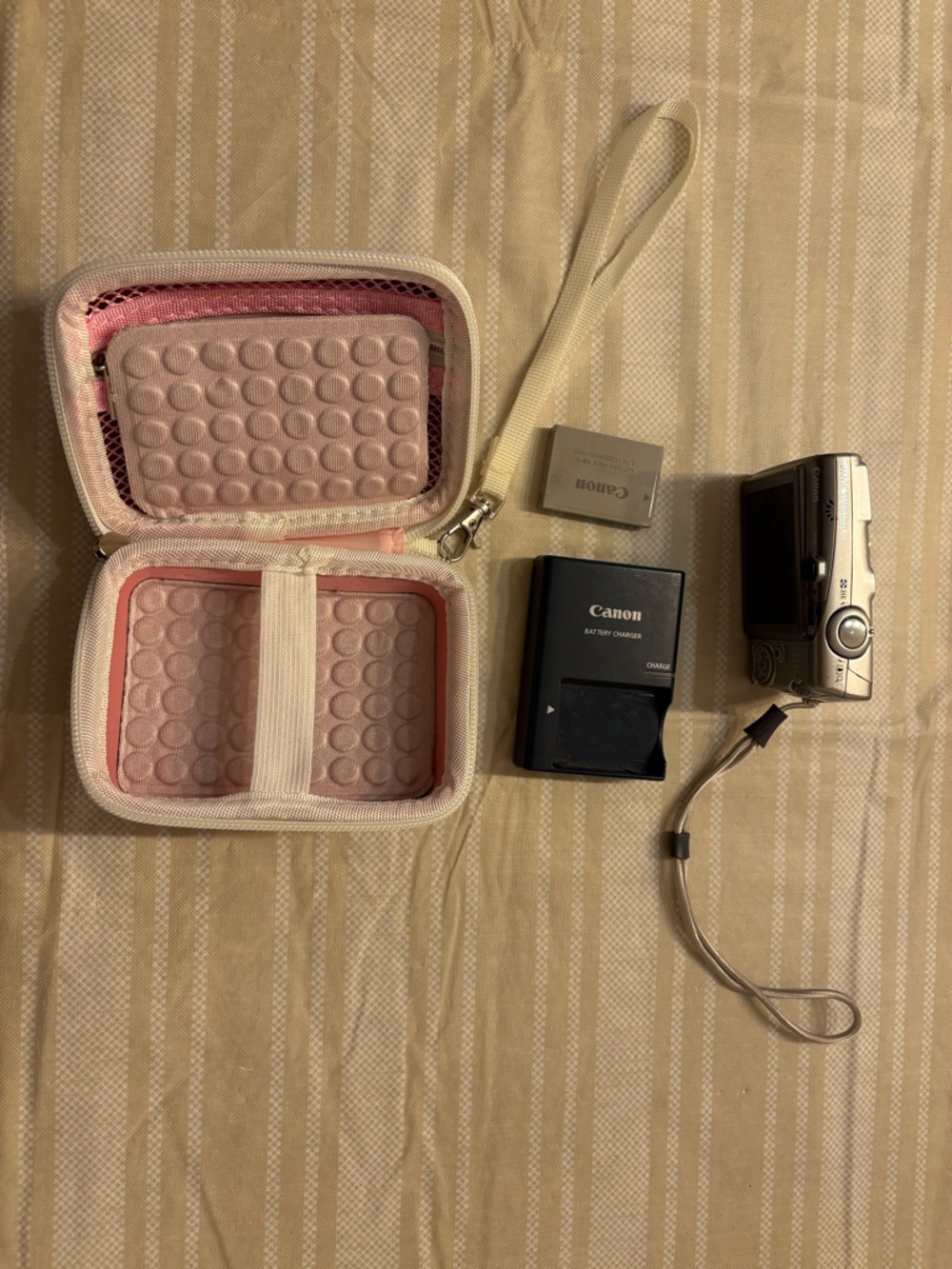Canon PowerShot SD850 IS Silver Digital Camera - Picture 8 of 8
